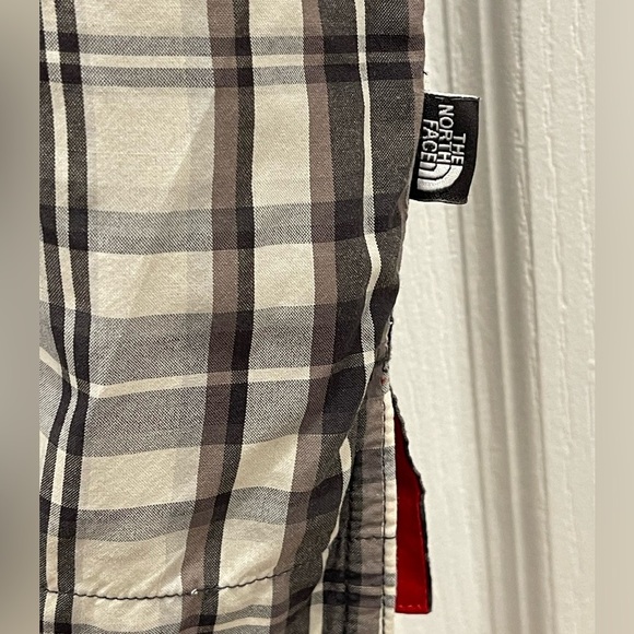 The North Face Men Button Up Shirt Large Gray Plaid Short Sleeve Pockets Collar - Picture 5 of 6